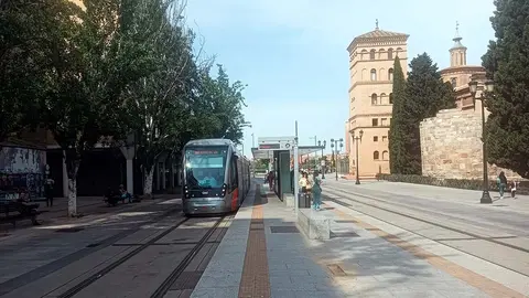 tranv&iacute;a-zaragoza-abejas-bomberos-fernando-catolico