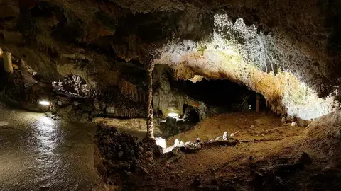 grutas-cristal-interior-foto-de-archivo