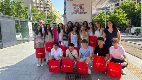Colegio Salesianos junto a su cartel en Plaza Arag&oacute;n