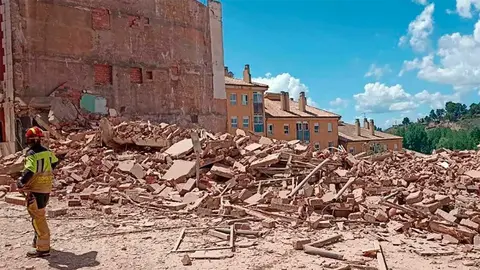 El edificio n&uacute;mero 21 de la calle San Francisco de Teruel se derrumb&oacute; completamente el 13 de junio de 2023. Foto: 112 Arag&oacute;n