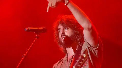 El concierto de Mikel Izal, cabeza de cartel, puso en pie a todo el coso taurino en la primera edici&oacute;n del Dipufest.