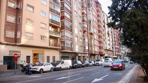 Acusan a una mujer de dar un porrazo con su m&oacute;vil a un hombre que perdi&oacute; el diente tras una pelea en avenida Navarra. Foto: Pilar &Aacute;lvarez