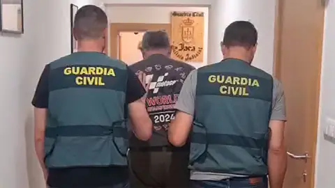 La Guardia Civil de Huesca ha detenido a tres personas e investiga a otras tres por destrucci&oacute;n de las clavijas de Cotatuero en mayo.
