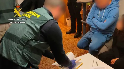 El l&iacute;der de la red de prostituci&oacute;n internacional y tres personas m&aacute;s han sido detenidos en Madrid por la Guardia Civil.