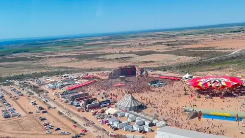 Monegros Desert Festival comenz&oacute; hace tres d&eacute;cadas como una "rave" espont&aacute;nea. Foto: Guardia Civil
