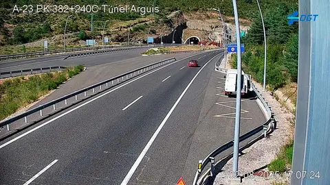 El t&uacute;nel 4 de la A-23 a su paso por el puerto de Monrep&oacute;s, en una imagen a tiempo real de la DGT.