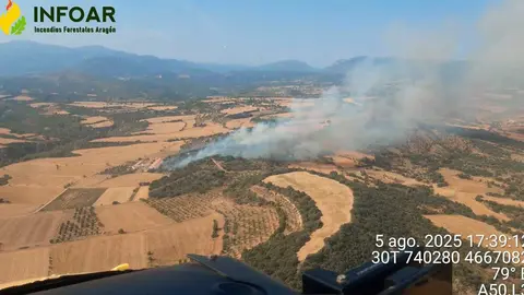 Vista a&eacute;rea del incendio declarado esta tarde en Huesca. Foto: Infoar