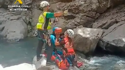 La Guardia Civil rescat&oacute; a una joven que se fractur&oacute; un tobillo en el inicio del Barranco Trigoniero Inferior (Bielsa).