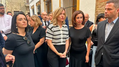 Pilar-Alegr&iacute;a,-junto-a-Teresa-Ladrero-y-Rebeca-Torr&oacute;-hoy-16-en-Ejea-(PSOE-Arag&oacute;n)