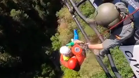 Una mujer holandesa se fractur&oacute; el peron&eacute; tras golpearse en un tobog&aacute;n en el barranco de Trigoneiro.