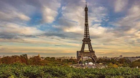 eiffel-tower-2024-11-26-05-50-27-utc