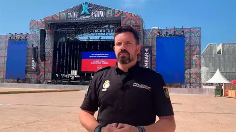 El portavoz de la Polic&iacute;a Nacional, Cristian Avent&iacute;n, explica el dispositivo de seguridad del Vive Latino 2025.