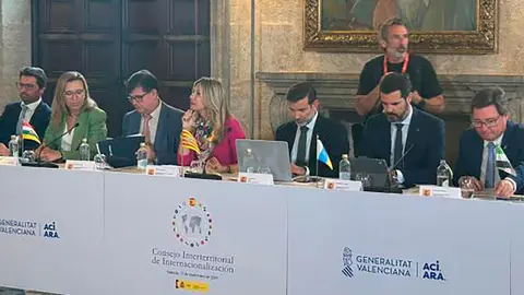 Vaquero (DGA) y Camo (AREX) en el pleno de Consejo Interterritorial de Internacionalizaci&oacute;n que ha celebrado en Valencia. Foto: DGA
