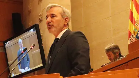 Jorge Azc&oacute;n durante su intervenci&oacute;n este mi&eacute;rcoles en el Debate sobre el estado de la Comunidad. Foto: Lorena Torrijo