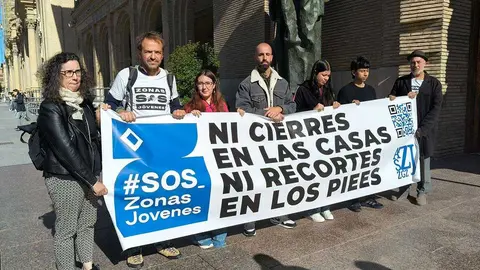 Protesta contra el cierre de zonas j&oacute;venes