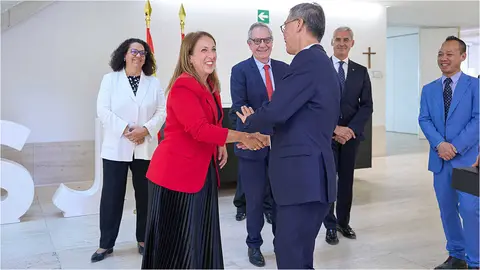 Visita embajador China a la San Jorge