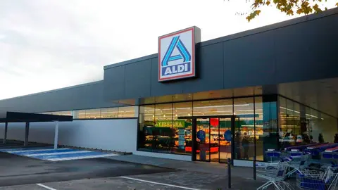 Imagen exterior de un supermercado ALDI.