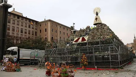 retirada-flores-manto-virgen-3