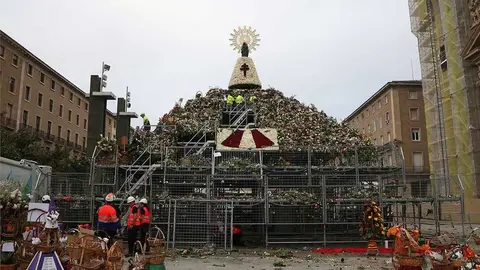 retirada-flores-manto-virgen-8