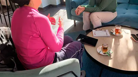 Alumna-realizando-pr&aacute;cticas-con-la-herramienta-Amaia-Cuida