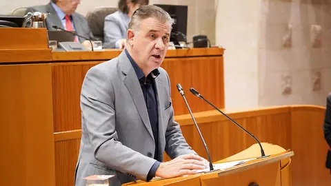 Joaqu&iacute;n Moreno durante su intervenci&oacute;n en las Cortes de Arag&oacute;n. Foto: Arag&oacute;n-Teruel Existe