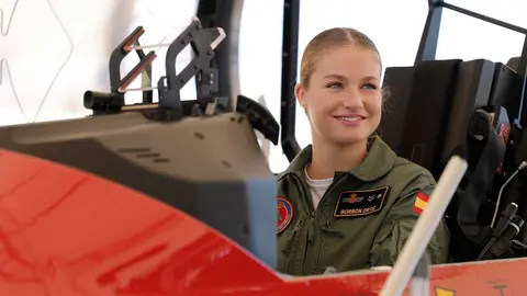 La Princesa de Asturias en el avi&oacute;n de entrenamiento PC 21 'Pilatus'. Foto: Ej&eacute;rcito del Aire y del Espacio