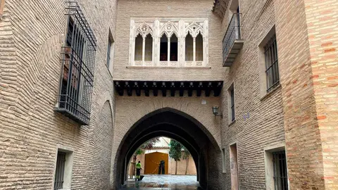 En la actualidad, solo permanecen en existencia los arcos de San Ildefonso y el arco del De&aacute;n. Foto: I.B
