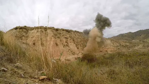 El artefacto fue trasladado al campo de tiro de Fornillos, donde se llev&oacute; a cabo una explosi&oacute;n controlada y segura por los TEDAX. Fuente: Polic&iacute;a Nacional