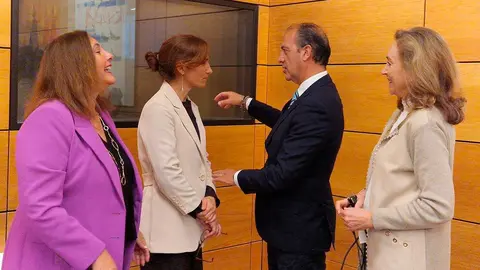 M&oacute;nica Garc&iacute;a y Jos&eacute; Luis Bancalero, en la sala de celebraci&oacute;n del CISNS momentos antes de su inicio