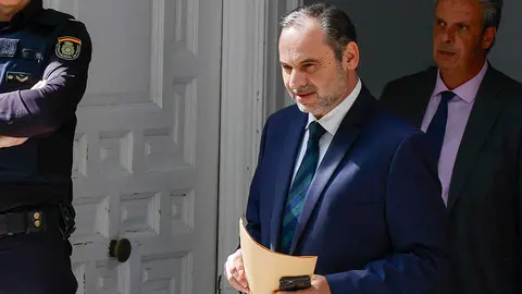 El exministro Jose Luis &Aacute;balos, en una imagen de archivo tras declarar en el Tribunal Supremo. EFE/J.J. Guill&eacute;n