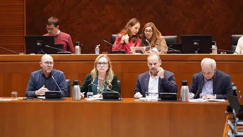 Pina (CCOO); Lorente (CEPYME); Arc&eacute;iz (UGT) y Mazo (CEOE) este lunes en las Cortes. Foto: Cortes de Arag&oacute;n.