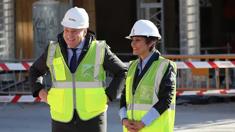 El consejero de Vivienda en Arag&oacute;n, Octavio L&oacute;pez, y la ministra del ramo, Isabel Rodr&iacute;guez, este viernes en Zaragoza. Foto: Pilar &Aacute;lvarez