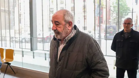 Lucio Cucal&oacute;n, en la Audiencia Provincial el pasado 2 de diciembre. Foto: P. A.