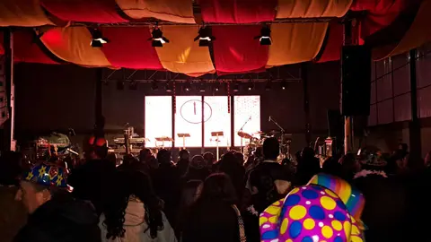 Mucha-gente-en-la-nochevieja-anticipada-2024
