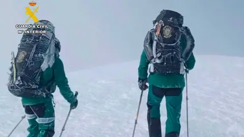 El rescate del cuerpo sin vida del monta&ntilde;ero y quien fuera alcalde de Borja (Zaragoza) se prolong&oacute; varias horas en el Moncayo. Fuente: Guardia Civil