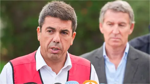 Feij&oacute;o, junto a Maz&oacute;n en Valencia tras la dana | Foto del PP