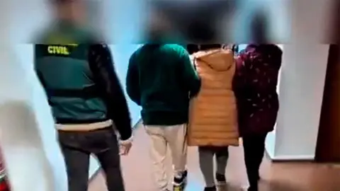 La Guardia Civil ha detenido a cuatro personas por encerrar, golpear y maltratar a una joven de 23 a&ntilde;os en Garrapinillos.