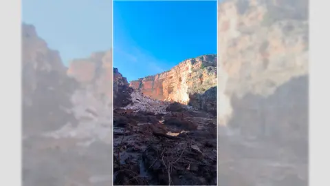 El material desprendido ha ocupado por completo la calzada