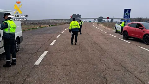 Un radar m&oacute;vil de la Guardia Civil caz&oacute; a un conductor circulando a 200 km/h en una carretera de Zaragoza provincia limitada a 90 km/h.