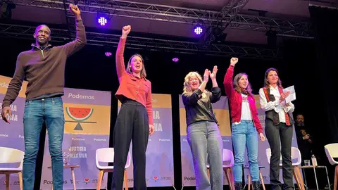 Irene Montero este s&aacute;bado en Zaragoza, acompa&ntilde;ada (de izquierda a derecha), de Serigne Mbay&eacute;, Mar&iacute;a Goikoetxea, Ione Belarra y Reema Souqy, miembro de la Casa Palestina de Arag&oacute;n.