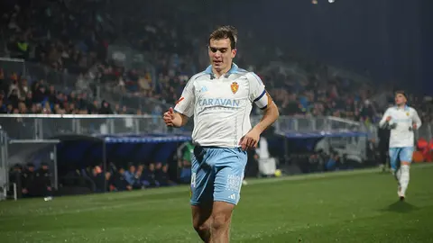 Francho, en un duelo en el Ibercaja Estadio con el Real Zaragoza. Foto: Pilar &Aacute;lvarez