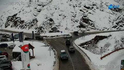 La A-136 a su paso por Formigal, esta ma&ntilde;ana. Foto: DGT