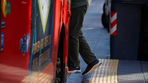 bus-correr-parada-espera-avanza-zaragoza