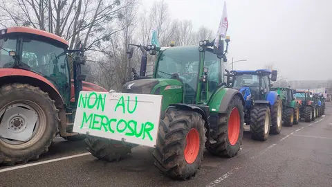 Agricultores protestando en contra del acuerdo entre Mercosur y la UE | Servimedia