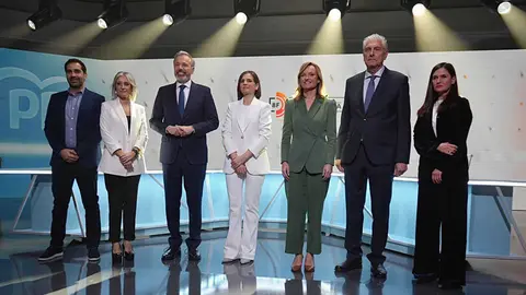 Foto de familia antes del debate. Foto: Miriam Aparicio