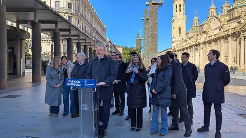 Azc&oacute;n y miembros de la candidatura. Foto: M.G.D.