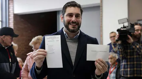 Alejandro Nolasco (Vox), antes de la votaci&oacute;n. Foto: Vox Arag&oacute;n