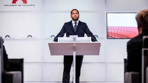 Ignacio Garriga en rueda de prensa desde el Parlament | Foto de Vox