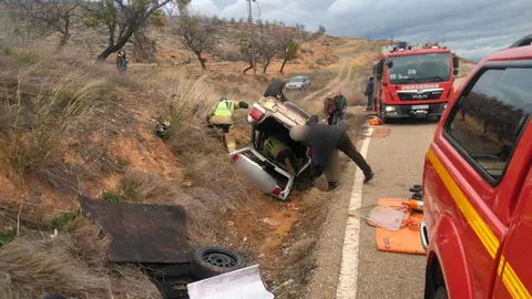 Un herido leve tras volcar un coche en la ZP-5303 en Trasmoz. Foto: Bomberos DPZ