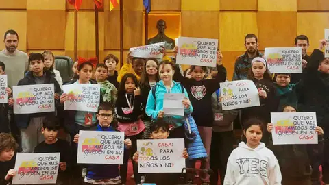 Los ni&ntilde;os del CEIP Domingo Miral han protestado en el Sal&oacute;n de Plenos del Ayuntamiento de Zaragoza